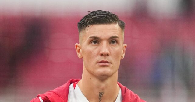 Homme Utd Transfer News: Benjamin Sesko Les préoccupations émergent alors que le prix de l'attaquant a été réduit
