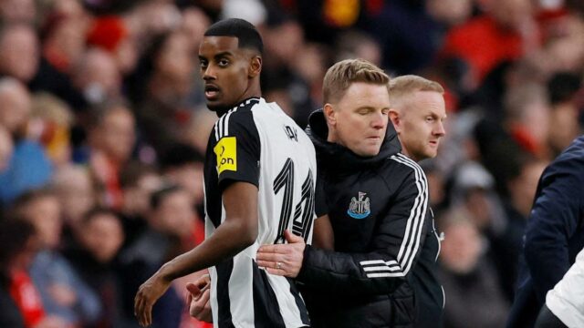 Howe odhaľuje stratégie prenosu Newcastle, ktorú potrebujú na ISAK dovolenku do Liverpoolu 

