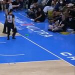 Hra WNBA bola zastavená po tom, čo bola druhýkrát za týždeň hodená sexuálna hračka na ihrisko