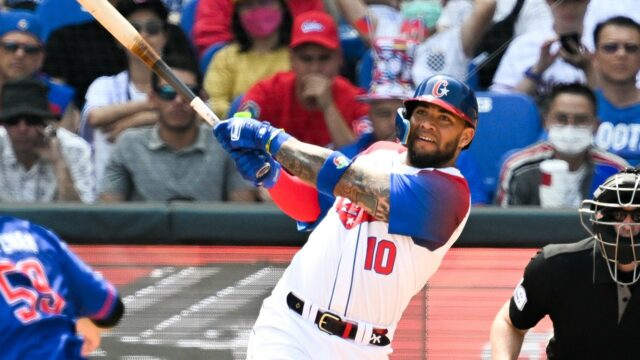 Hra anjelov Yoan Moncada chýba vykonanie testu amerického občianstva

