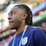 Hráč Tottenham chýba číslo tímu a košeľa, ktorú si Ebechi Eze mohol zvoliť