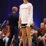 Hviezda WNBA Sophie Cunningham bola v nedeľu prevezená do šatne s zranením nohy