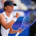 IGA Swiatek poškodzuje veľkolepý dokument Monica Seles s Open Otvorené kolo 1 víťazstvo