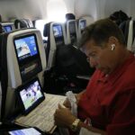 Organizácia 49ers Broadcasting Organization Greg Papa oznámila, že okamžite odstúpi od krabice