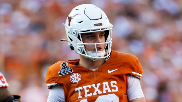 Informácie o futbale univerzity: Texas 'Arc Manning vykazuje sebavedomie pred obdobím 

