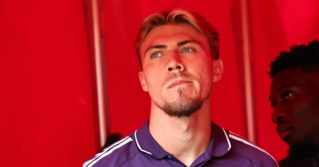 Informácie o prenose Guy Utd: Rasmus Hojlund „Ovrčenie Guy Utd odchod“, keď sa Red Devils pripravil na veľkú stratu demonštrantov 

