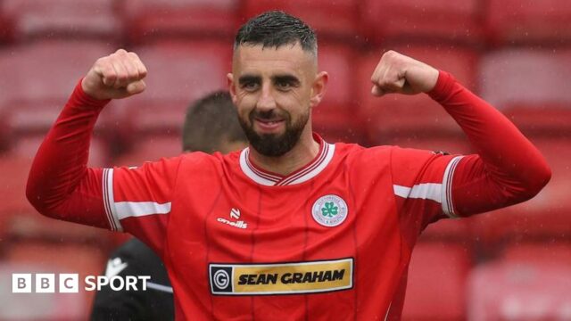 Joe Gormley celebrates scoring for Cliftonville against Glenavon