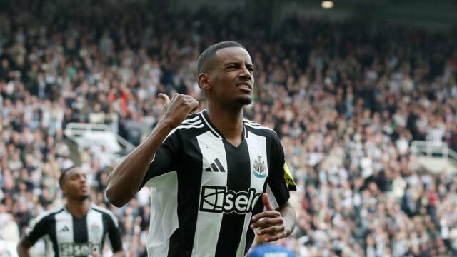 Isaak Standoff žiadny ideál, hovorí šéf Newcastle Eddie Howe

