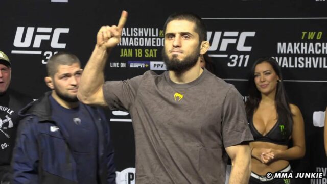 Islam Makhachev ponúka koncept o tom, prečo Spojené štáty neexistujú v UFC Champs 

