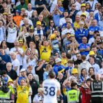 Jack Harrison (38) tlieskal fanúšikom Leeds v Dubline po priateľskom priateľstve proti AC Milánovi v sobotu