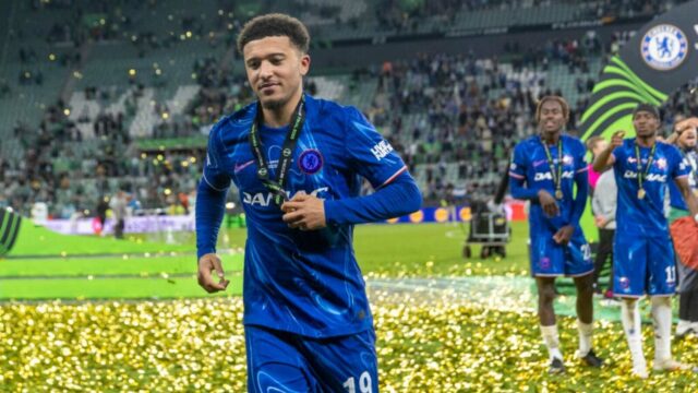 Jadon Sancho poskytol súpera premiérovej organizácie ako Guy United Wage Disagring 

