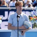 World číslo jedna Jannik Sinner, ktorý bol nútený odísť do dôchodku počas finále Cincinnati Open, a hranie partnera Katerina Siniakova sa stiahol z US Open Open Mixal Drodes Draw, organizátori turnaja potvrdili v utorok.