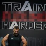 Jason Kelce pokračoval v predvádzaní svojho post-do dôchodku Glow Up na nedávnych fotografiách tréningu
