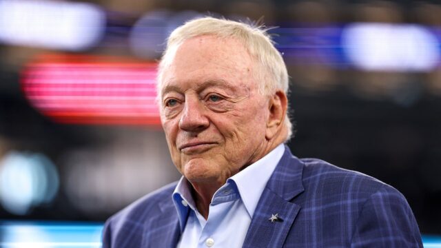 Jerry Jones diskutuje o veľkolepej profesii Micah Parsons Cowboys 

