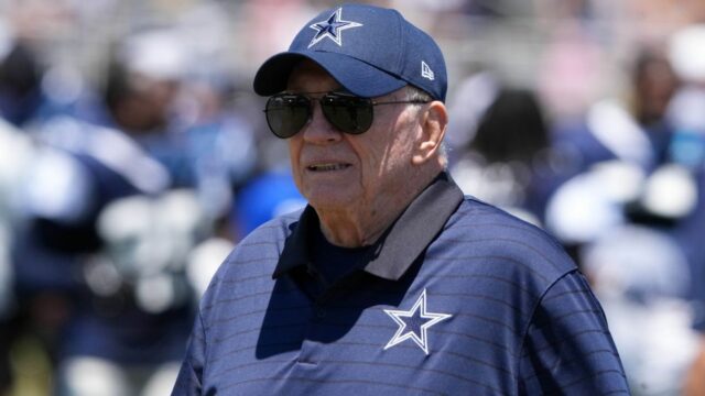 Jerry Jones nie je presvedčený, že Micah Parsons hrá kovbojský otvárač

