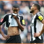 Joelinton z Newcastle sa vykopáva na Alexander Isak cez Instagram