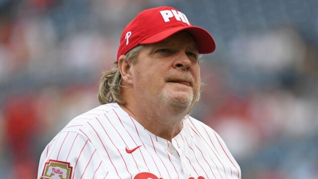 John Kruk, bývalý hráč Phillies, kladie otázku o hodinách počas hry



