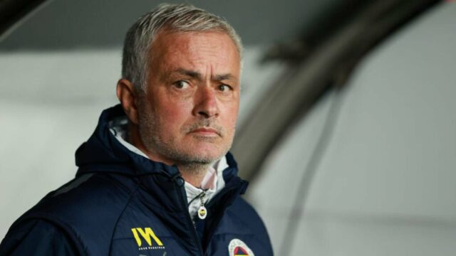 Jose Mourinho je vystavený štrajku Ligy majstrov po porážke proti bývalej hviezde United Star

