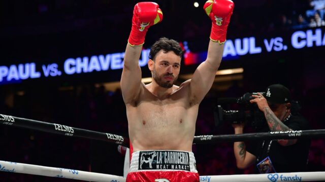 Julio Cesar Chavez Jr. je deportovaný do Mexika a hodený do väzenia



