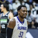 Gilas Pilipinas postúpil Justin Brownee počas výstavnej hry proti Macau Black.