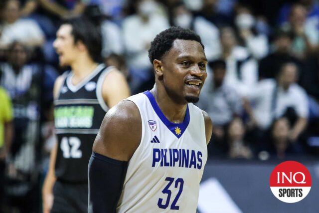 Gilas Pilipinas postúpil Justin Brownee počas výstavnej hry proti Macau Black.