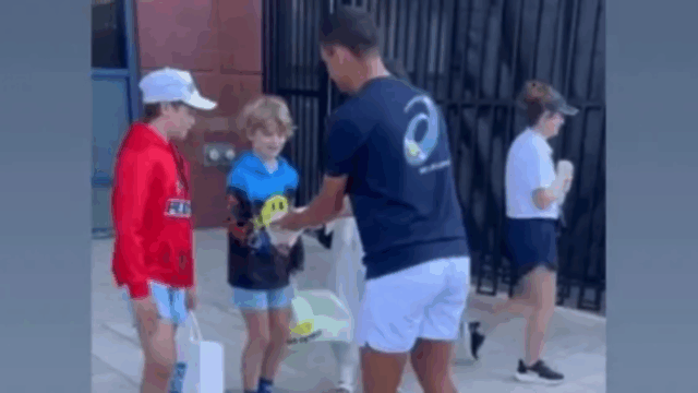 Kamil Majchrzak porazil Karen Khachanov v druhom kole na US Open.