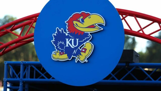 Kansas sa zameriava na vylepšenia futbalu, nový príjmy daru 300 miliónov dolárov

