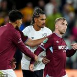 Jarrod Bowen sa podieľal na horúcej výmene s Furious West Ham priaznivcami po utorkovej porážke 3-2 vo Wolves