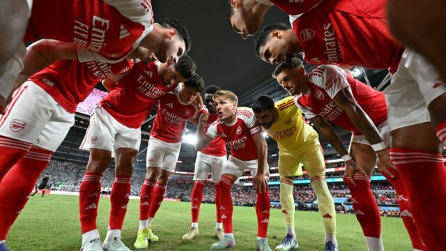 Hongkong, Čína - 31. júla: Hráči Arsenalu reagujú po priateľskom zápase pred sezónou medzi Arsenalom a Tottenham Hotspur v Kai, vďaka športovému parku 31. júla 2025 v Hongkongu v Číne. (Fotografie Qin Zhicheng/VCG prostredníctvom Getty Images)