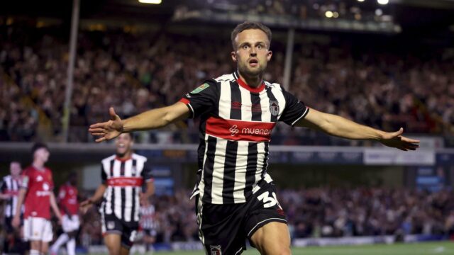 Kedy bola naposledy Grimsby Community Won versus Manchester United? 

