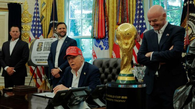 Kennedy zariadenie na hosťovanie hrnčeka FIFA Globe 2026 Draw: Trump 

