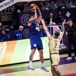 Kevin Quiambao vstáva na prepojku. Útočník mal 17 bodov, aby viedol všetkých strelcov Gilas.