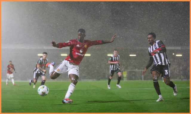 Man United Záložník Kobbie Mainoo v akcii