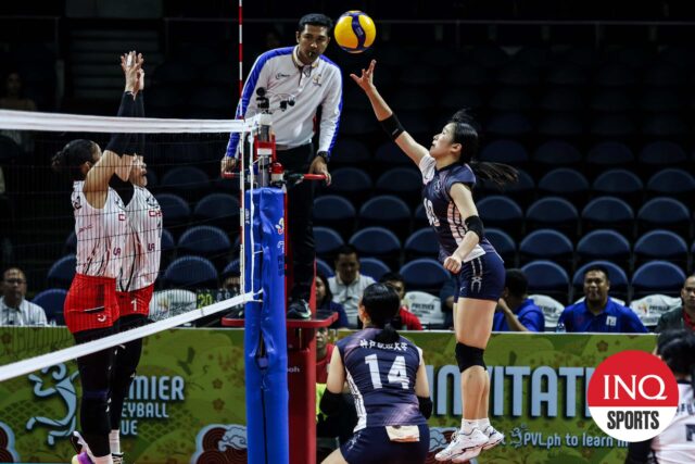 Nagisa Komatsuda pomáha Kobe Shinwa University odložiť crossovery Chery Tiggo v PVL Invitational.