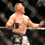 Las Vegas - 11. júla: Brock Lesnar reaguje po tom, čo zasiahol Frank Mir počas svojho titulu s ťažkou váhou počas UFC 100 11. júla 2009 v Las Vegas v Nevade. (Foto: Jon Kopaloff/Getty Images)