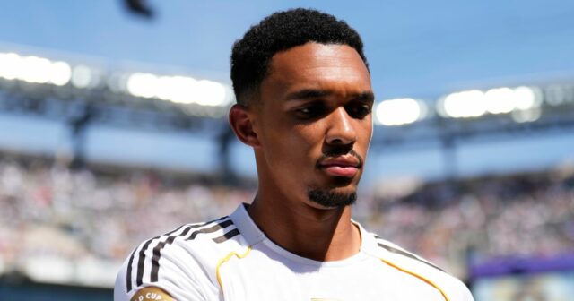 La réaction de Trent Alexander-Arnold à Liverpool a fait l'accord survient des mois après la taxi de «Ciao»
