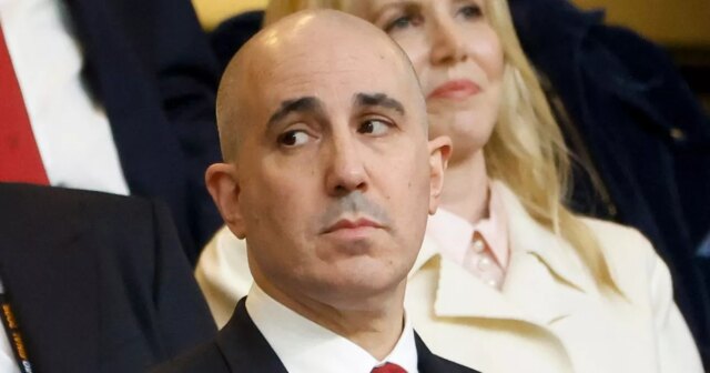 Le PDG de Man Utd, Omar Berrada, donne à la mise à jour du transfert en tant que club `` travail 24 heures sur 24 ''
