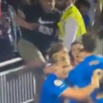 Le fan de Birmingham s'est transporté au sol dans la baisse des joueurs alors que les fans disent que «le football est de retour»