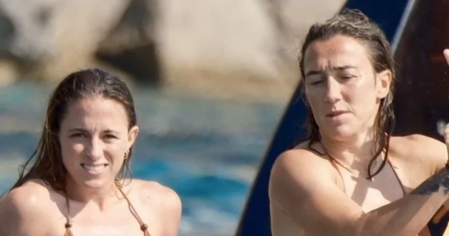 Le héros de lionne Lucy Bronze a cassé avec Euro 2025 Rival alors que la paire absorbe le soleil d'été
