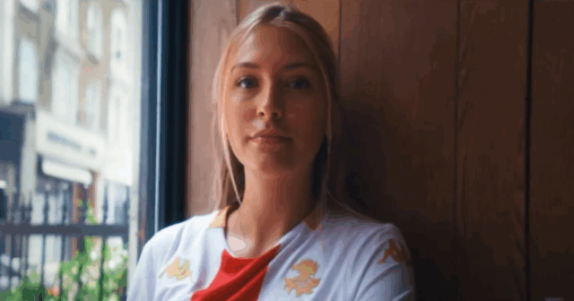 Les fans de football aux yeux d'aigle repérer un tatouage très grossier dans un lancement d'étonnant Serie A Kit Launch
