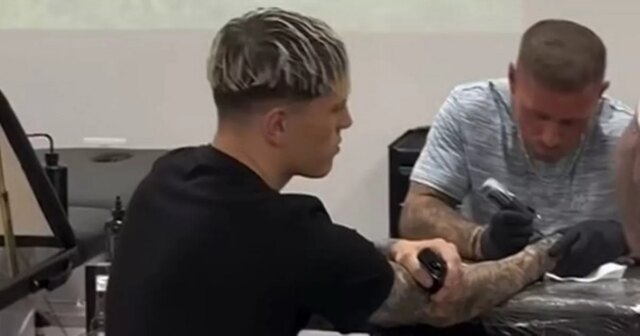 Alejandro Garnacho se fait tatouer