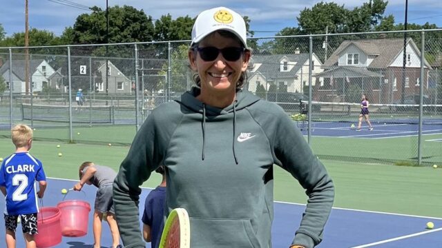 Lissa Gilmore stále inštruuje tenis po 25 rokoch pre mesto Holandsko 

