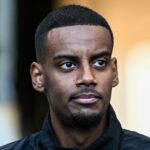 Liverpool dosiahol vstup do 145 miliónov dolárov so šiestimi východmi a dvaja ďalší by mohli pomôcť financovať dohodu o Alexander Isak