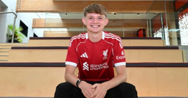 Liverpool oznamuje podpísanie útočníkov, ktorí minulý týždeň hrali Reds Football Sport

