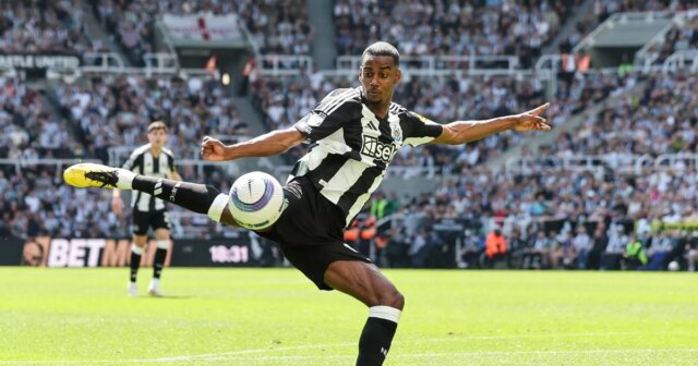 Liverpool 'pour proposer un accord de swap' avec Newcastle sur Alexander Isak comme salaire de la guerre de transfert
