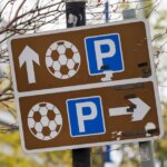 Ľudia, ktorí práve rozumejú všetkým dopravným znakom futbalového štadióna, obsahujú očividnú chybu