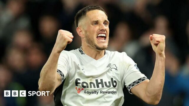 Jerry Yates playing for Derby County