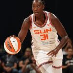 Skupina pod vedením Steve Pagliuca oficiálne urobila novinám rekordnú ponuku 325 miliónov dolárov (Tina Charles)