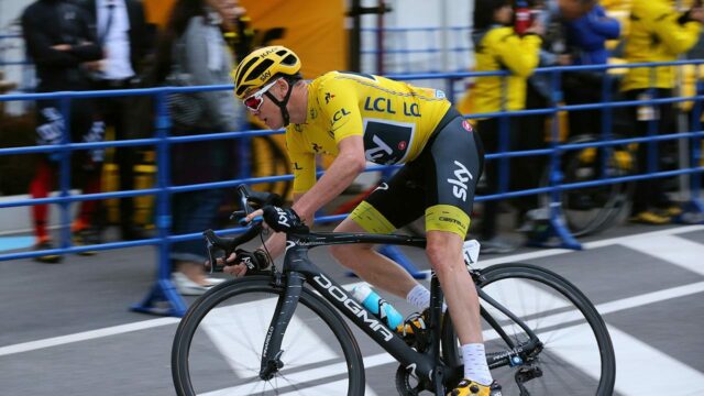 Majster exkurzie de France Chris Froome Hurt pri zrážke „major“ 

