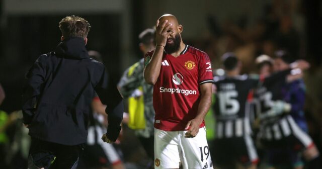 Male UTD Gamer Scores vs Grimsby: jeden 0/10 a 4 1/10 s šokom hrnček Carabao rytmus | Futbal | Športová aktivita 

